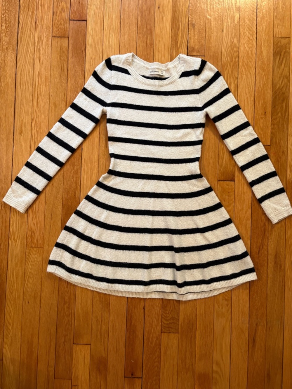 Abercrombie & Fitch Black and White Striped Long-Sleeve Knit Dress
